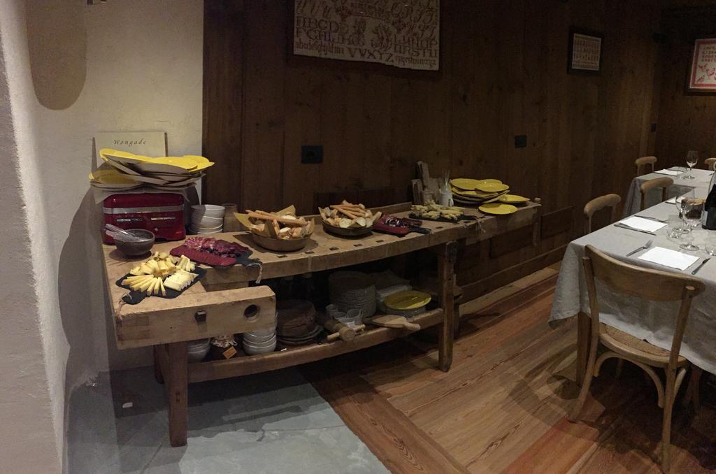格雷索拉特里尼泰 Wongade酒店 外观 照片